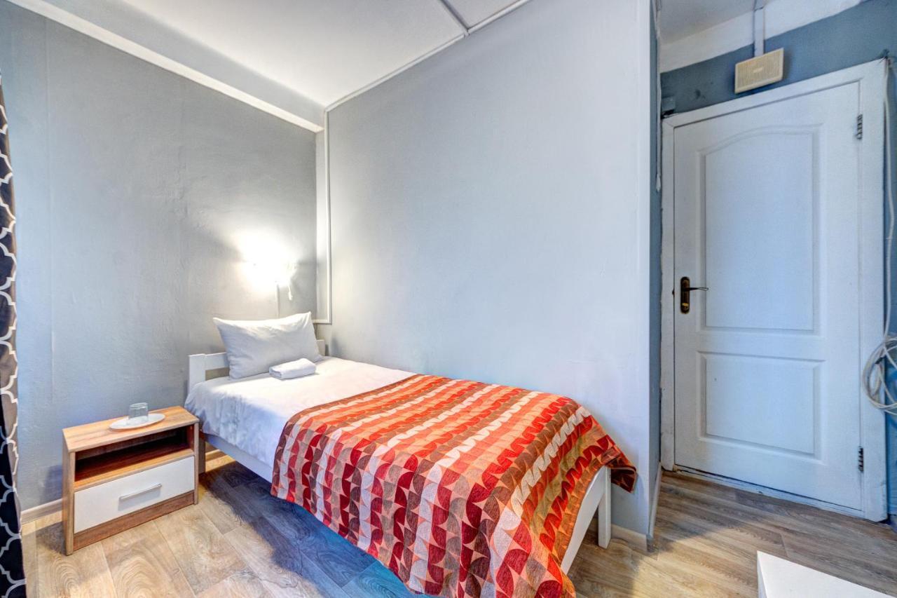 Single Room with Shared Bathroom