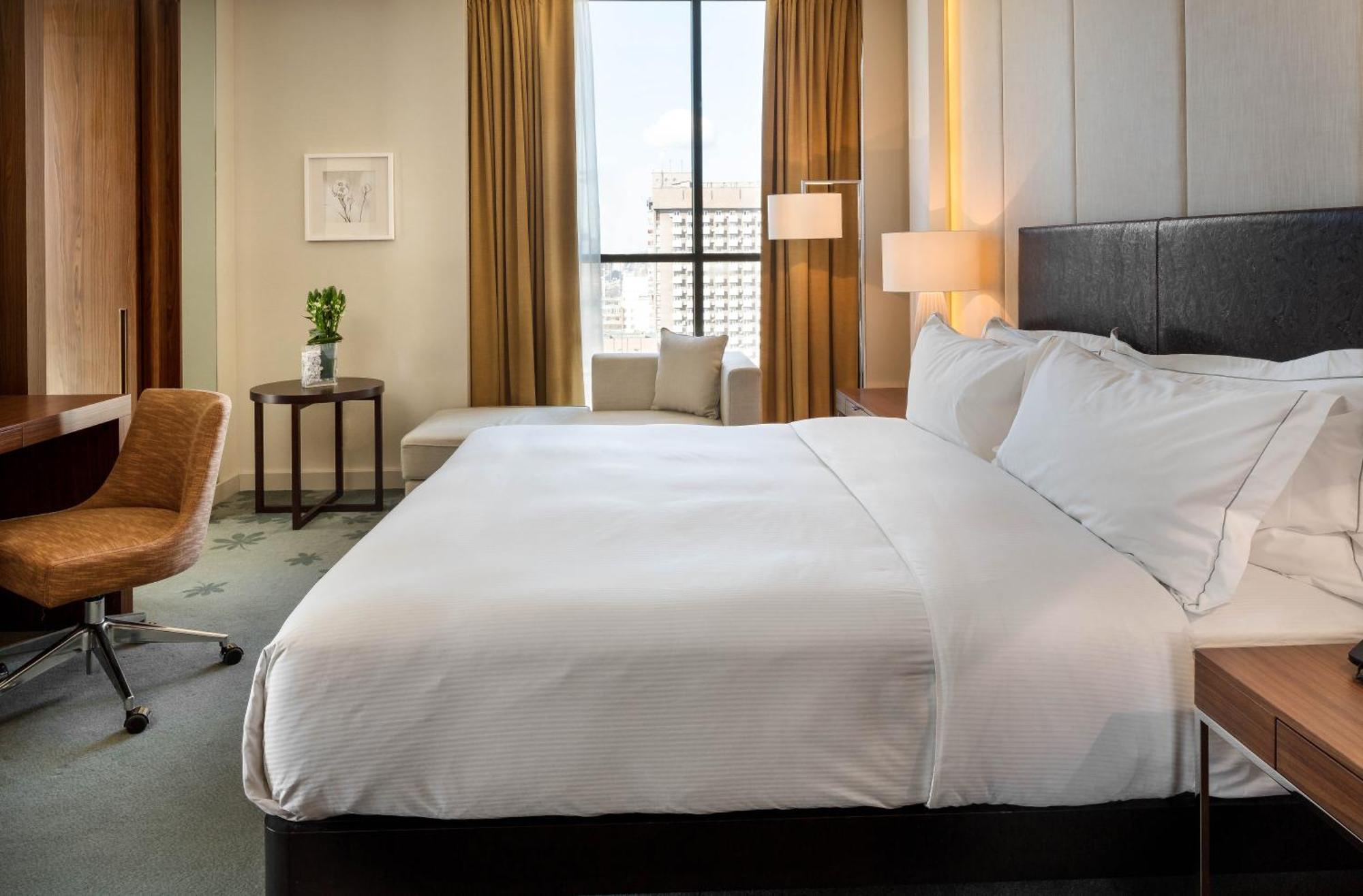 One-Bedroom King Suite - Lounge Access
