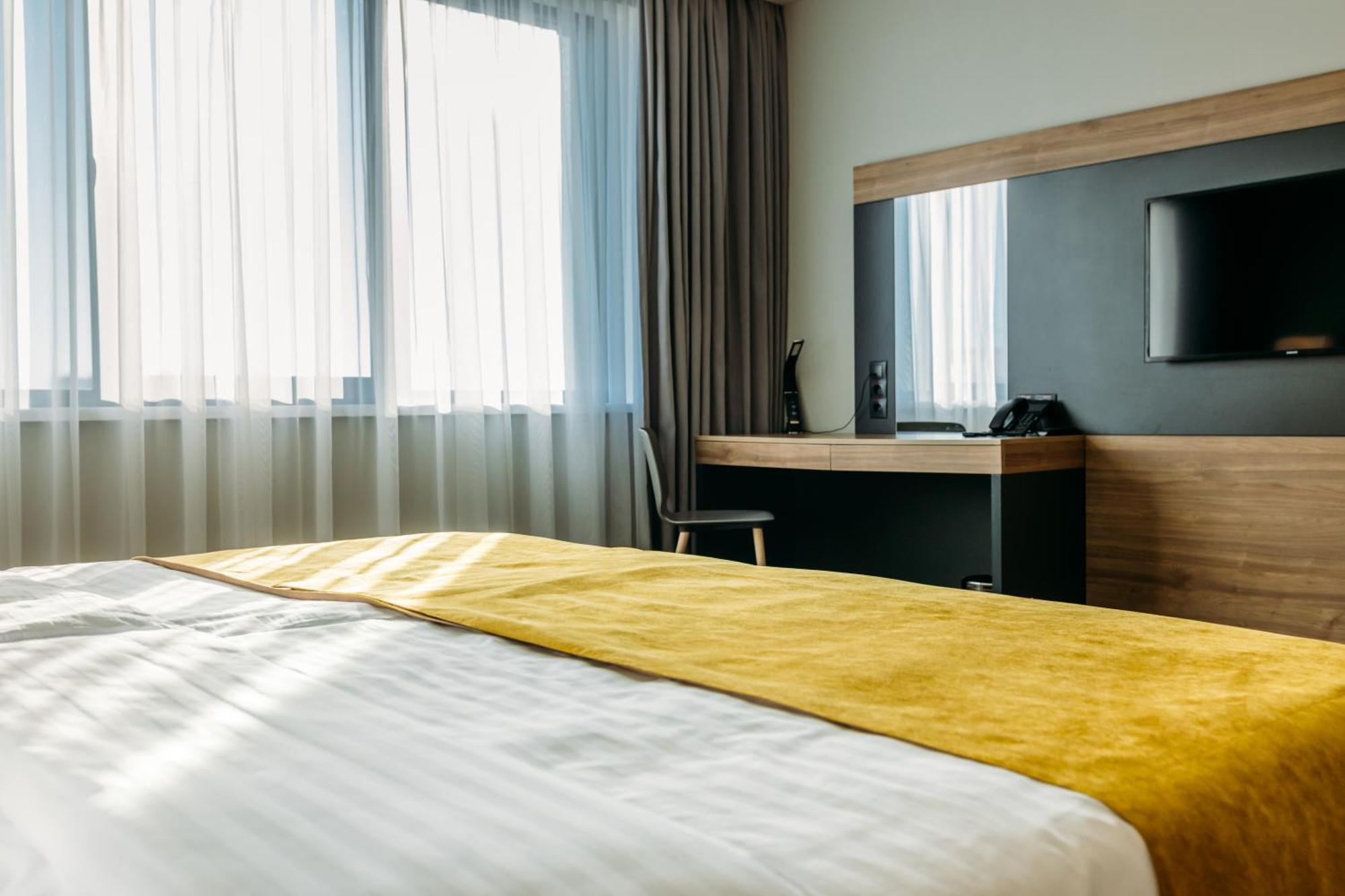 Superior Double or Twin Room Lake View