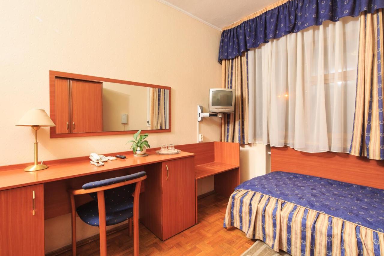 Mixed Dormitory Room