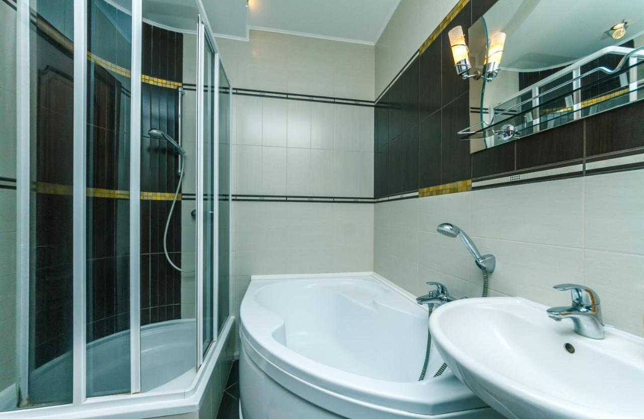 One-Bedroom Apartment. Malaya Zhitomerskaya 10