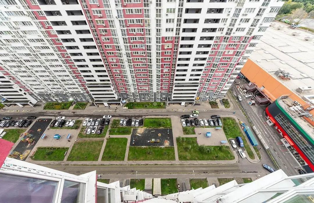 Flatrent Drahomanova 2A, Генератор! Ліфти Вода Опалення!-1