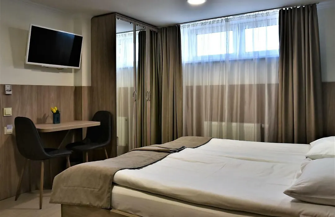 Expo Hotel Comfort-1
