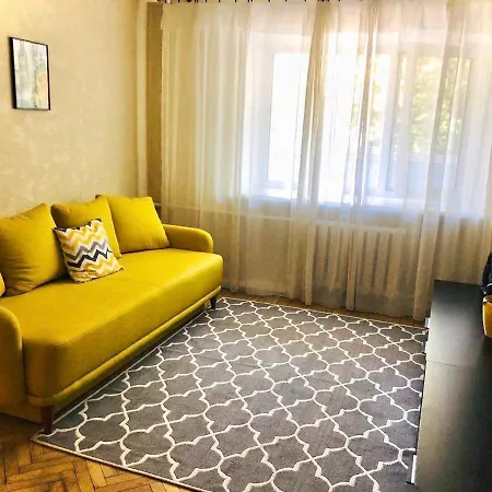 Sunflower Apartment Near Kyiv Airport & Railway Station & Center City!-2
