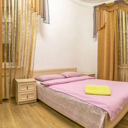 3-Room Apartments On Malopodvalna St-3