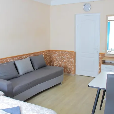 Uneed Rooms Harbour-2