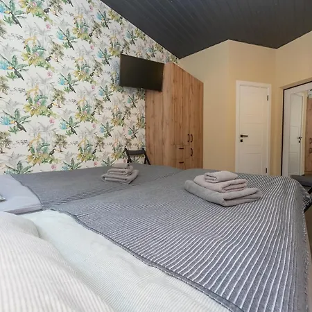 Apart Hotel On Zoloti Vorota-2