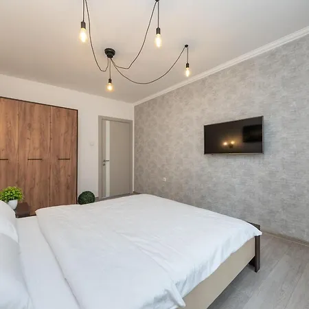 Ultra Lux 3 Rooms Apartment Near Arena City-3