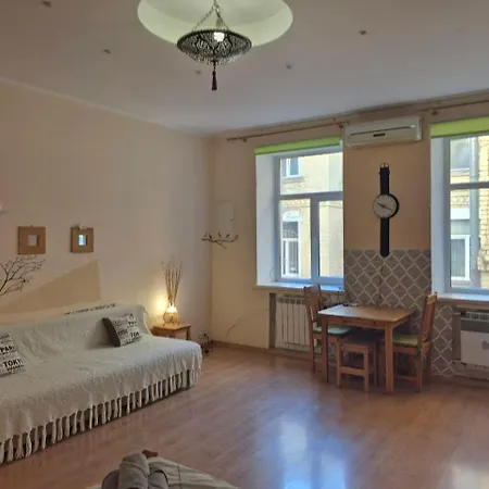 Apartment At Malaya Zhytomyrska 5-3