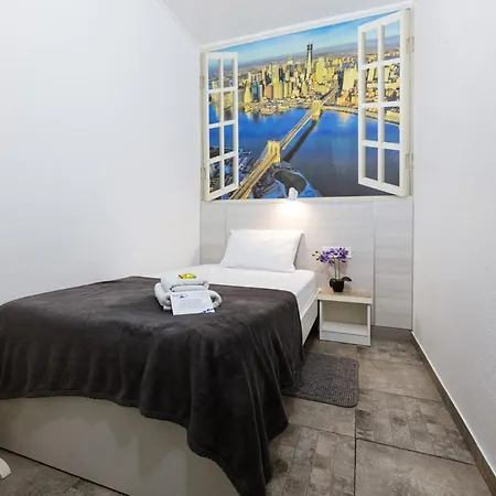 Smart Hotel Rooms Near Metro 24/7-3