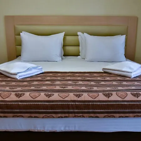 Aparthotel On Klinichna St.-2