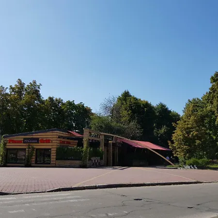 Sunflower Apartment Near Kyiv Airport & Railway Station & Center City!-3