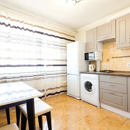 Artal Apartment On Obolonskaya Square 3-2