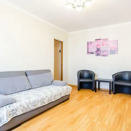 Artal Apartment On Obolonskaya Square 3-3